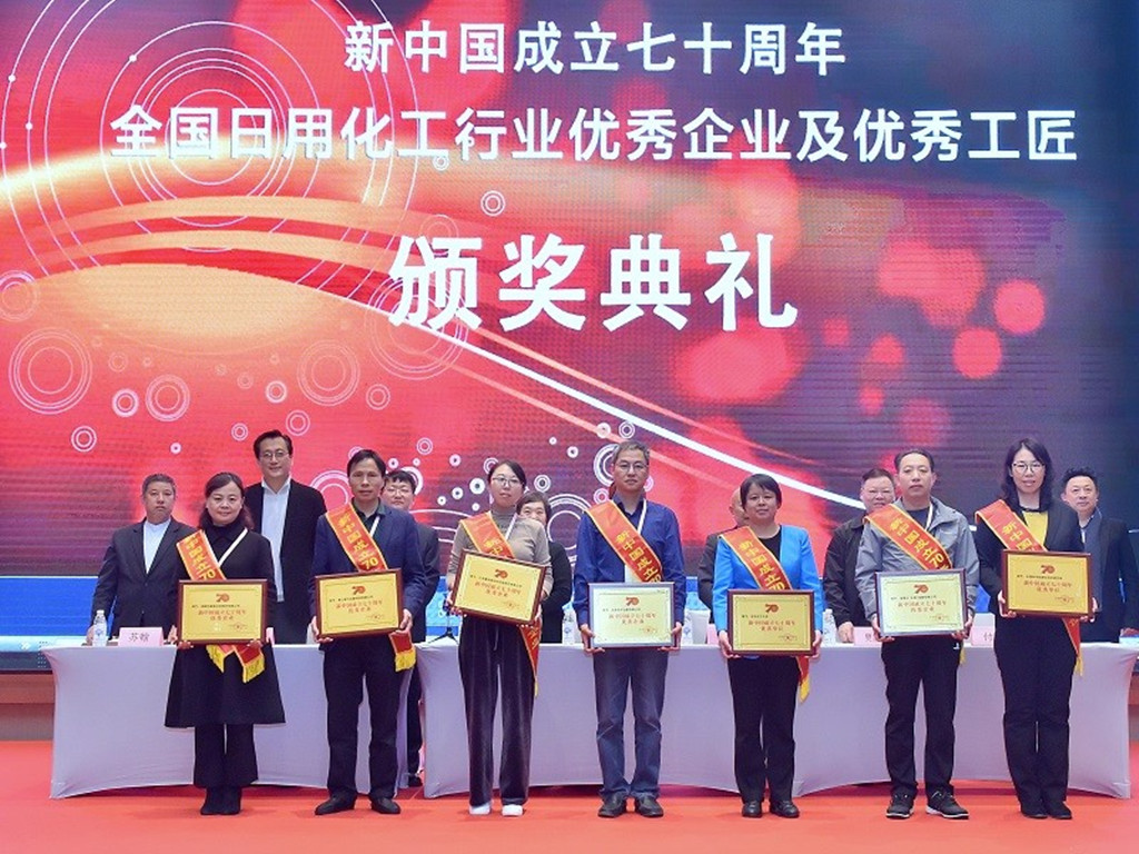 热烈祝贺永利娱场城官网版荣获“新中国成立70周年优秀企业（单位）”